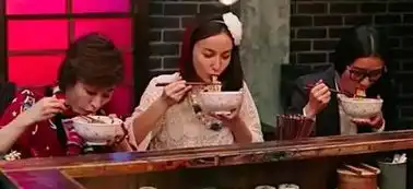 被我们吐槽到爆的这碗面,却被外国人捧上天
