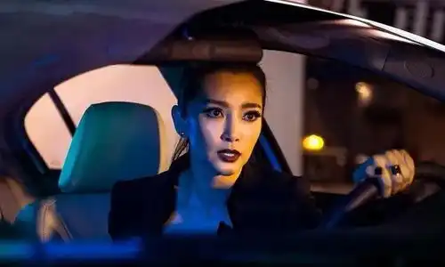 把烂牌打出王炸,杨紫琼走上了中国女演员的另一条大路
