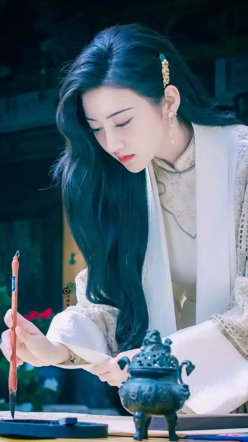 不知大家有没有司藤景甜的高清旗袍图片,可否分享下
