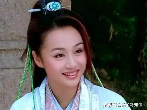 曹颖爆红时下嫁王斑,刚生孩子就被赶出来今儿子也做主持人了
