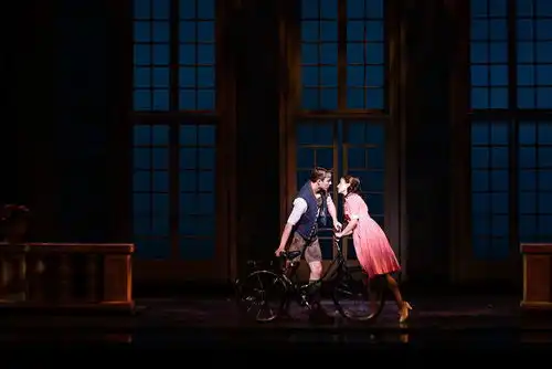 百老汇音乐剧音乐之声上海开演,剧场里重温雪绒花