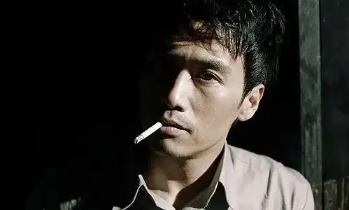 演员柳云龙长得帅气演技又好,为什么就是红不起来
