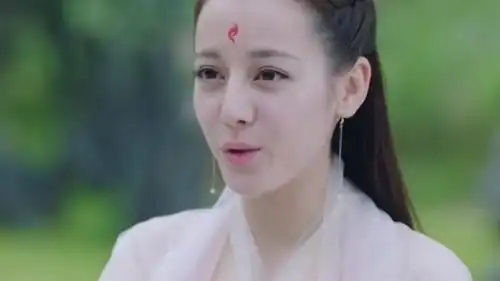 三生三世枕上书凤九沧夷神君打架抱抱这对也很养眼啊
