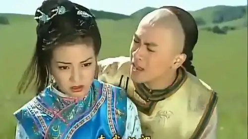 还珠小燕子吃醋出逃,不慎坠马,五阿哥说情话,成为经典