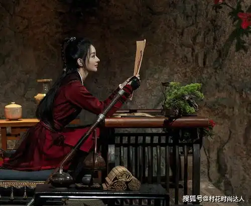 有翡高清剧照首次曝光赵丽颖少女翻盘,像22岁王一博小妹妹
