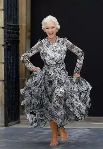 组图74岁状态超好女王海伦米伦黑白写真大片
