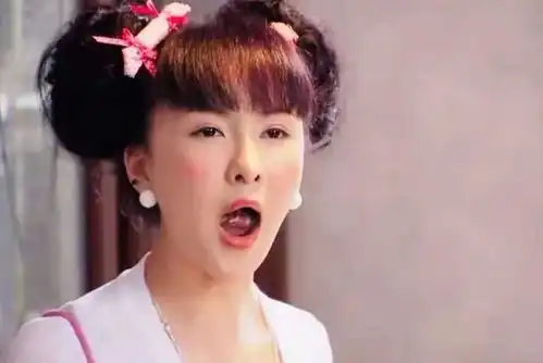 有一种整容叫回家的诱惑洪宝莲,掀刘海小红裙,美到心脏砰砰跳
