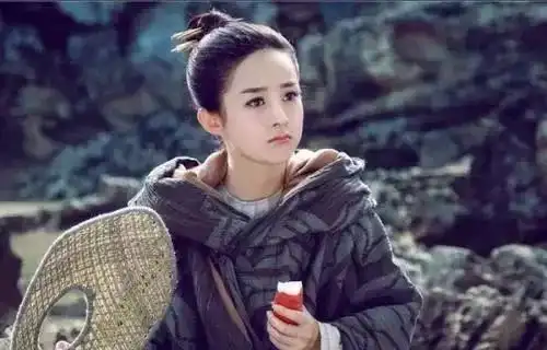 赵丽颖全家照,看了她父亲才知她为何这么美,她能走红绝非偶然