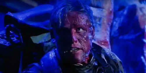 铁血战士1剧情补全达奇少校后来去哪了