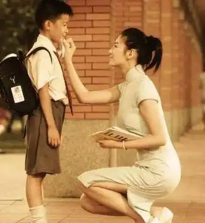 前夫是知名导演,现夫是个假富豪,生龙凤胎出来开直播疯狂捞金