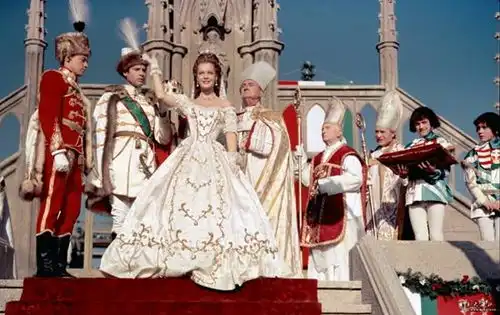 漂亮王妃每晚享新人,旧人被捆溺死塞纳河,上演美艳版的贾南风
