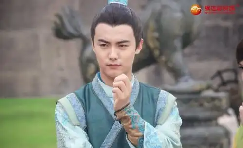 古剑奇谭探班照曝光,杨幂现场偷笑李易峰,郑爽马天宇关系好
