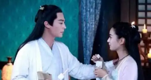 演员夏天拍戏怎么解暑赵丽颖一天吃5根冰棍,她更狠抱着冰块吃
