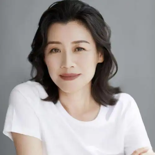 刘琳与大17岁张黎恋爱,却转身嫁给圈外男,只因男友的一句话