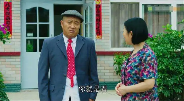 因得罪赵本山被开除,投靠潘长江再次走红,今女儿撞脸刘亦菲
