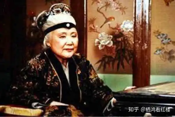 睿智而慈悲的贾母,为何眼看迎春掉入火炕,却袖手旁观置之不理
