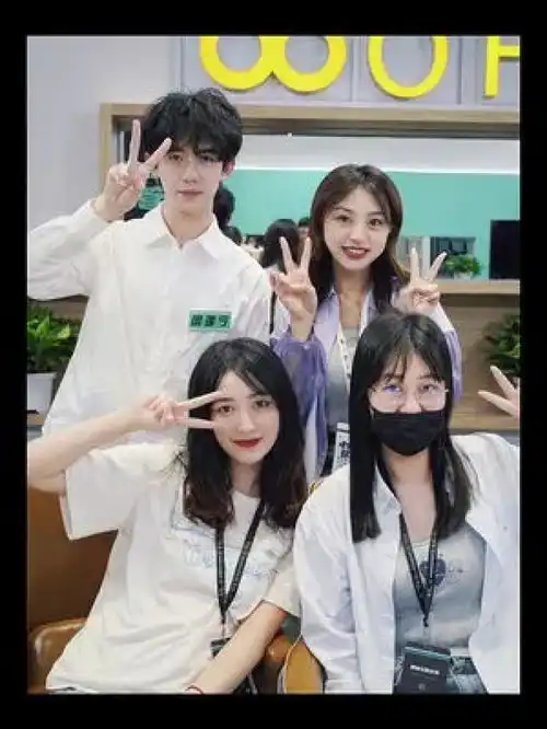 热烈的青春要和大家一起希望我们越来越好各自努力顶峰相见热烈的不是青春是我们