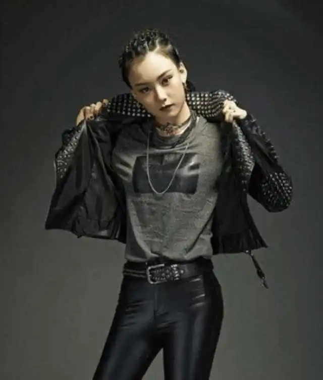 最美网红雪梨晒六个月孕照,网友纷纷点赞留言,这关注度堪比当红女星啊