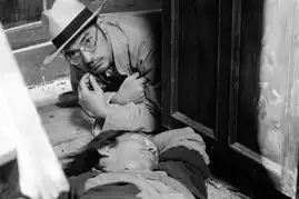 武侠金城武剧照曝光趴地上仔细验尸