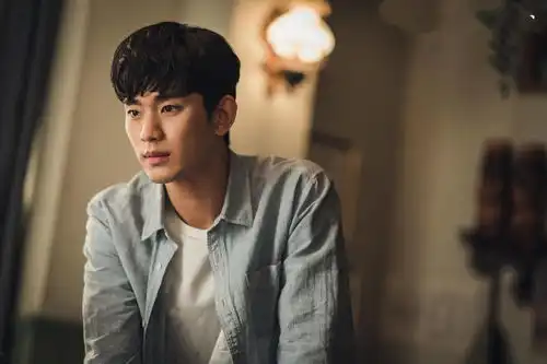 金秀贤新剧收官,悬疑退场,感情戏加码,大结局收视却不足10
