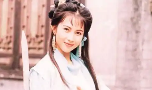 蔡少芬香港80平米的家,堆满杂物人难进,这真是明星住的房子吗