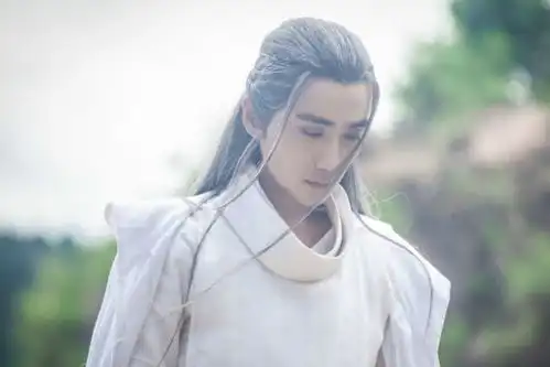 许你朱一龙的蜡笔小新眉,看一次笑一次,他的牙齿怎么了
