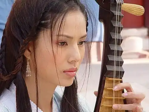 她为渣男还巨债,隐退十年不生孩子,惨遭抛弃后患抑郁症,至今仍单身李若彤