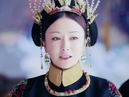 秦岚现身纽约时装周,衣衫单薄走在街头被冻得瑟瑟发抖