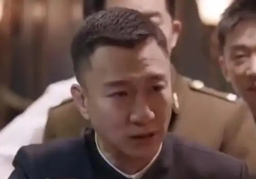 51岁孙红雷认出12年前潜伏群演,老哥头发花白,还在横店演戏
