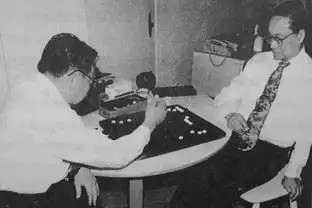 江湖盟主金庸走了,但报业巨子查良镛会留名青史