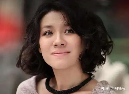 演员并不都富有,有人一年只挣两万块,有人还戴30年前的普通耳环
