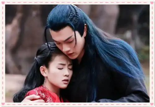 白鹿上台奖后面许凯鞠婧祎对视亮了,网友想知道他们的悄悄话