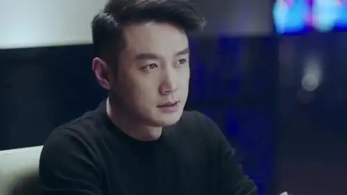 急诊科医生秦宇宁问江晓琪为何躲着自己,她以工作忙为由搪塞