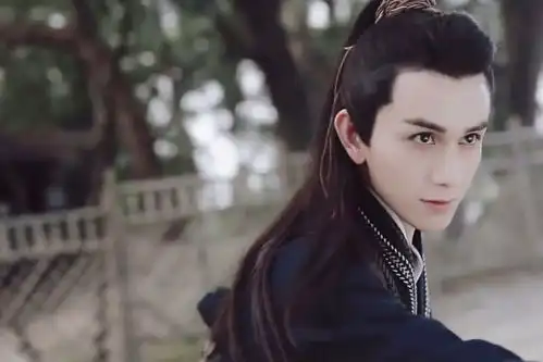 朱赞锦国风大片,再现金光瑶经典造型,白衣缥缈黑衣潇洒