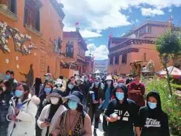 8万游客打卡天空之城