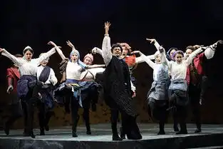 陈薪伊版哈姆雷特哈姆雷特和朱生豪在同一个舞台上
