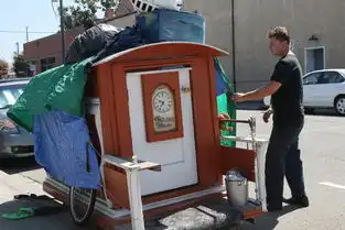 旧金山美式蜗居房租太贵美年轻人住集装箱
