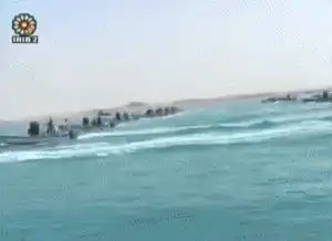 中国首艘导弹无人艇射中靶心震撼

