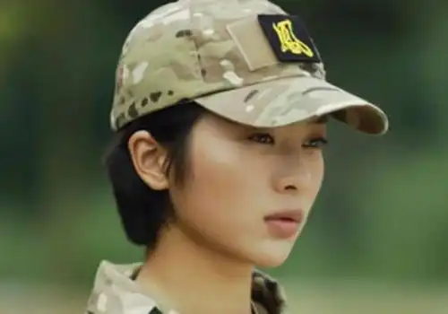 星辰大海童苡萱很眼熟原来是特种兵里的她,久违的女神