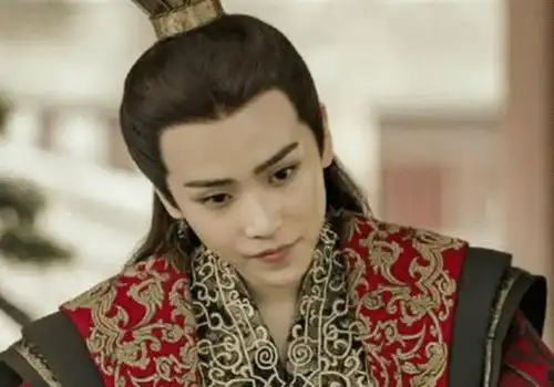 朱竹清有张剧抛脸,帅气皇帝战豆豆,原来也是她
