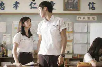男神重回教室,欧豪撞脸禤道秒,杨洋最具学霸气
