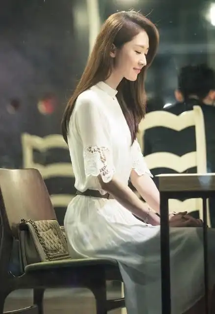 张雯小姐姐精彩演绎深夜食堂,截图就是壁纸
