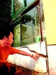 蓝色天际小区房屋沉降最大裂口15厘米裂缝可塞拳头
