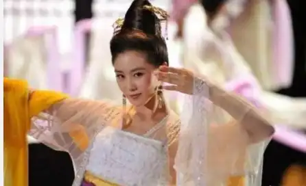 古装剧中一舞倾城的女子,杨幂刘诗诗热巴,谁才是舞蹈担当

