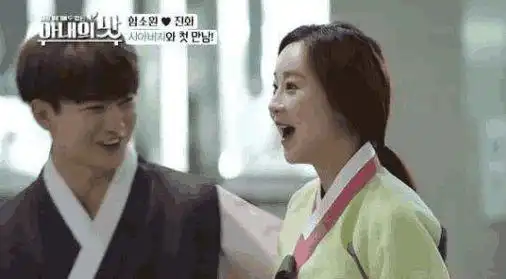 24岁的他不顾家人反对,娶42岁的韩国女星为妻,婚后父亲重金祝贺