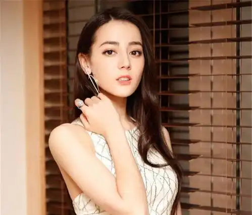 迪丽热巴要来霸屏了,3部新作即将来袭,绝美剧照让人沦陷了
