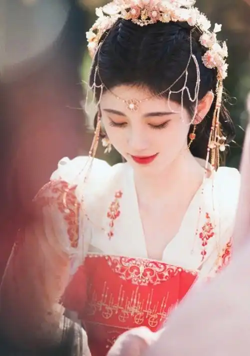 鞠婧祎全网最惨女明星了吧模仿她的脸是真,骂她的脸也是真