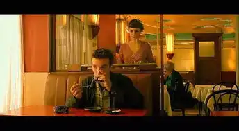 做个电影里的路人甲,你们爱着我吃着