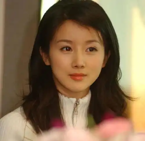 因脸僵而无戏可拍的5位女星,明明年轻貌美,却非把一手好牌打烂