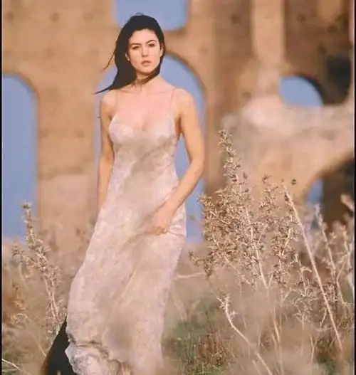 她是无法超越的西西里的美丽传说,也是人间清醒的女子